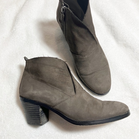 Eileen Fisher Leisel textured leather ankle booties sz6.5 - Picture 1 of 7